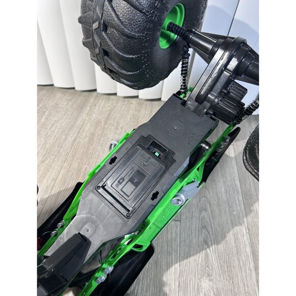 Grave Digger Mega All-Terrain 1:6 Scale Monster Jam RC •  No Remote - Picture 7 of 8